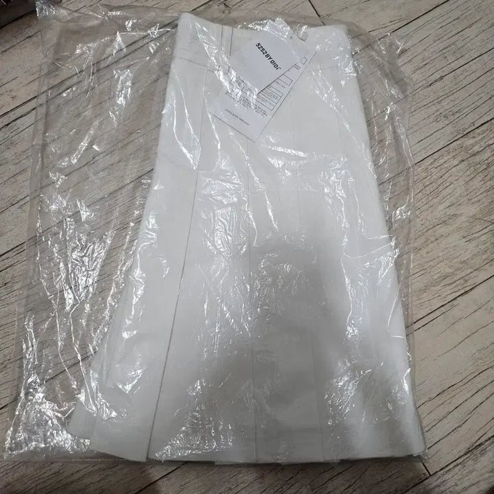 [BUNJANG] OIOI Pleated Mini Skirt (Ivory) / 미개봉 ) oioi 오아이오아이 플리츠  미니 스커트