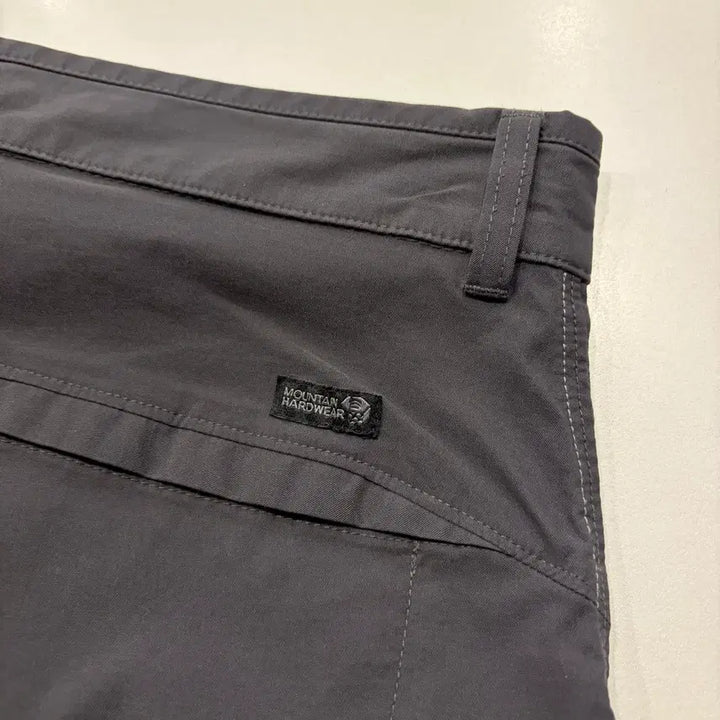 [BUNJANG] Mountain Hardwear Functional Shorts Dark Grey / [34] 마운틴하드웨어 기능성 반바지 다크그레이