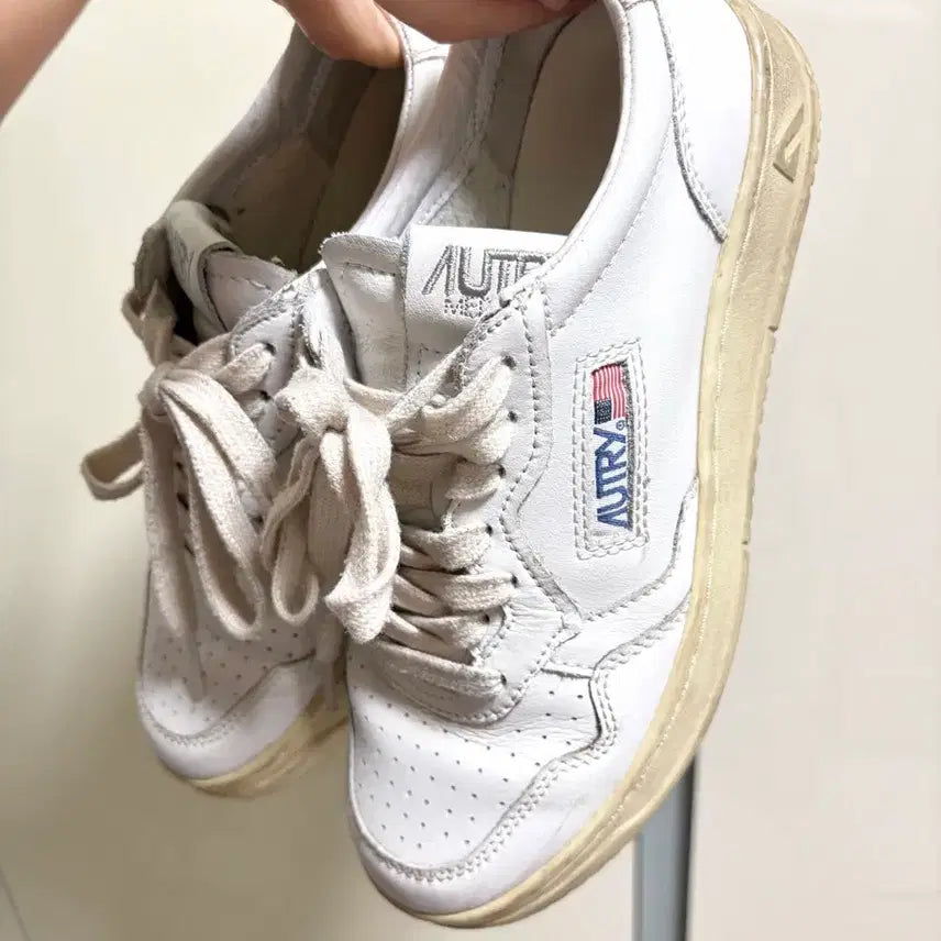 [BUNJANG] Autry Medalist Sneakers White Size 37 / 오트리 메달리스트 스니커즈 화이트 37사이즈
