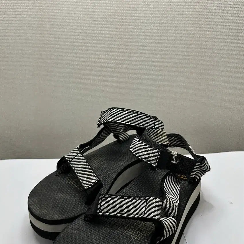 [BUNJANG] Teva Platform Sandals (220) / 테바 플랫폼 샌들(220)