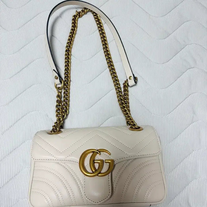 [BUNJANG] Ivory Chain Shoulder Bag with Logo Detail / 여성 가방