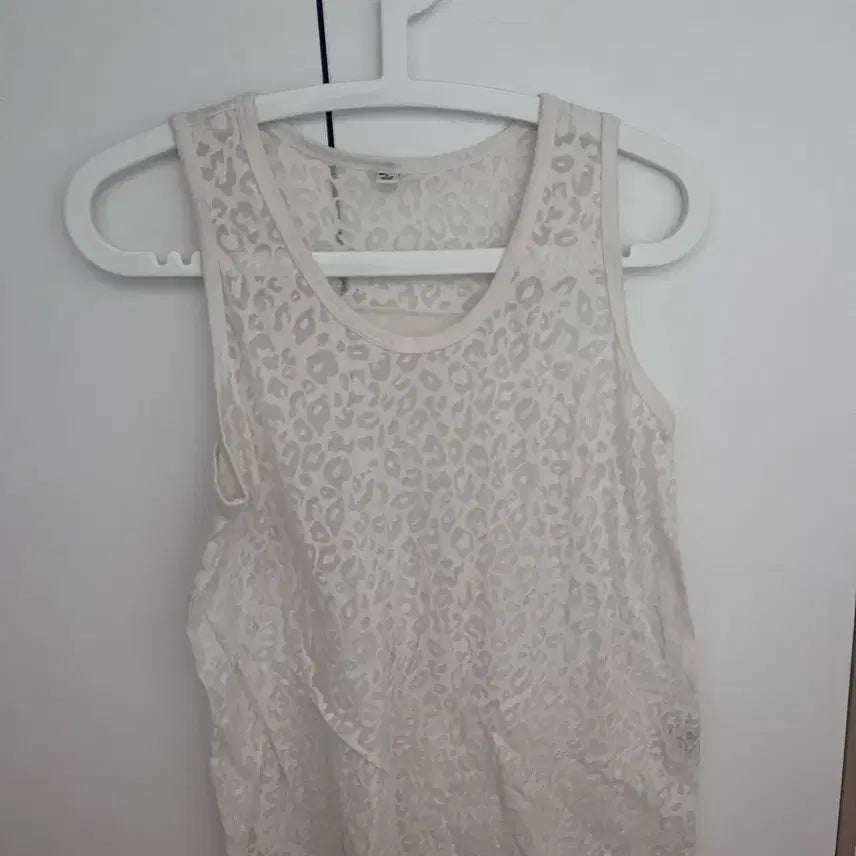 [BUNJANG] Uniqlo Leopard Pattern Camisole M / 유니클로 레오파드 패턴 나시 M