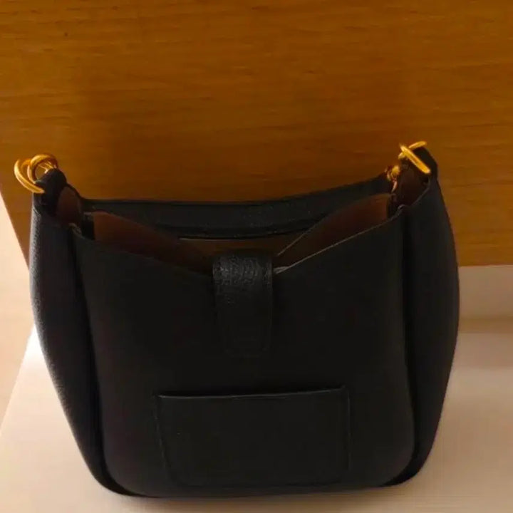 [BUNJANG] Atelier Vanessa Bruno Black Leather Shoulder Bag / 아떼바네사브루노 블랙 레더 숄더백 브랜드가방 명품가방 새상품가방