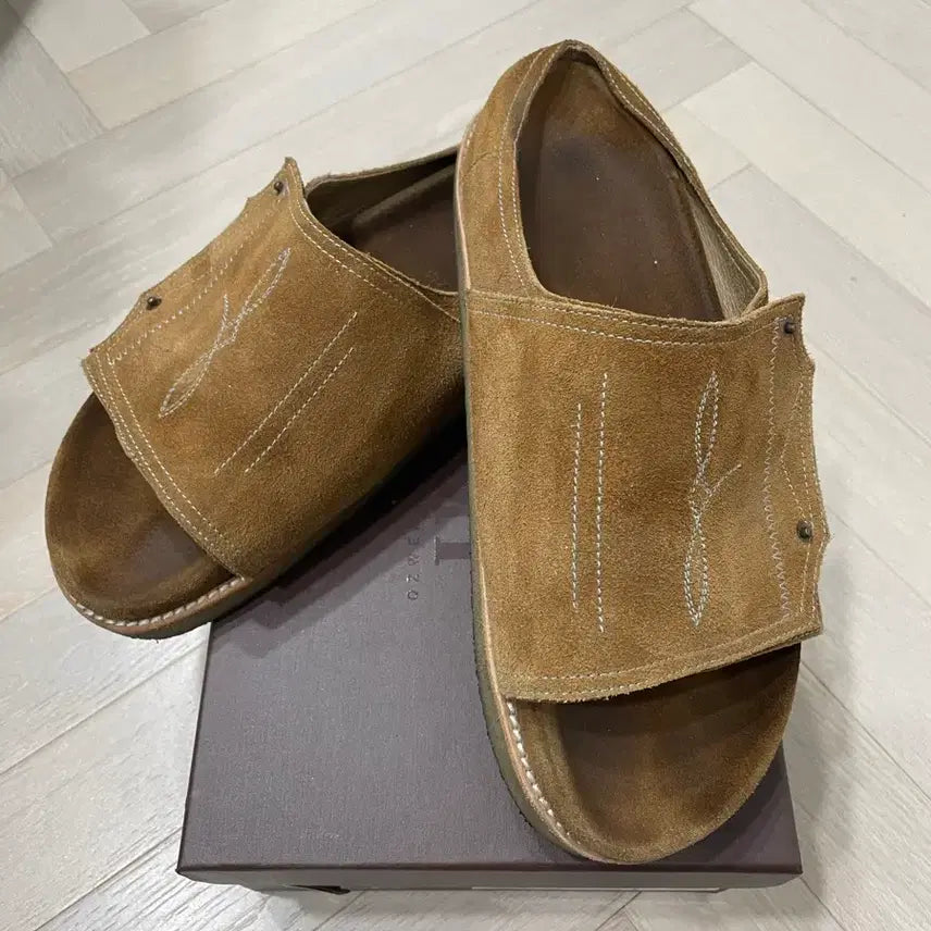 [BUNJANG] Romantic Move Needlework Slide Tobacco Slippers / 로맨틱무브 니들워크 슬라이드 토바코