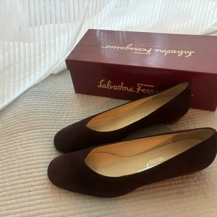 [BUNJANG] Salvatore Ferragamo Suede Ballet Flats / 페라가모 스웨이드 플랫 슈즈
