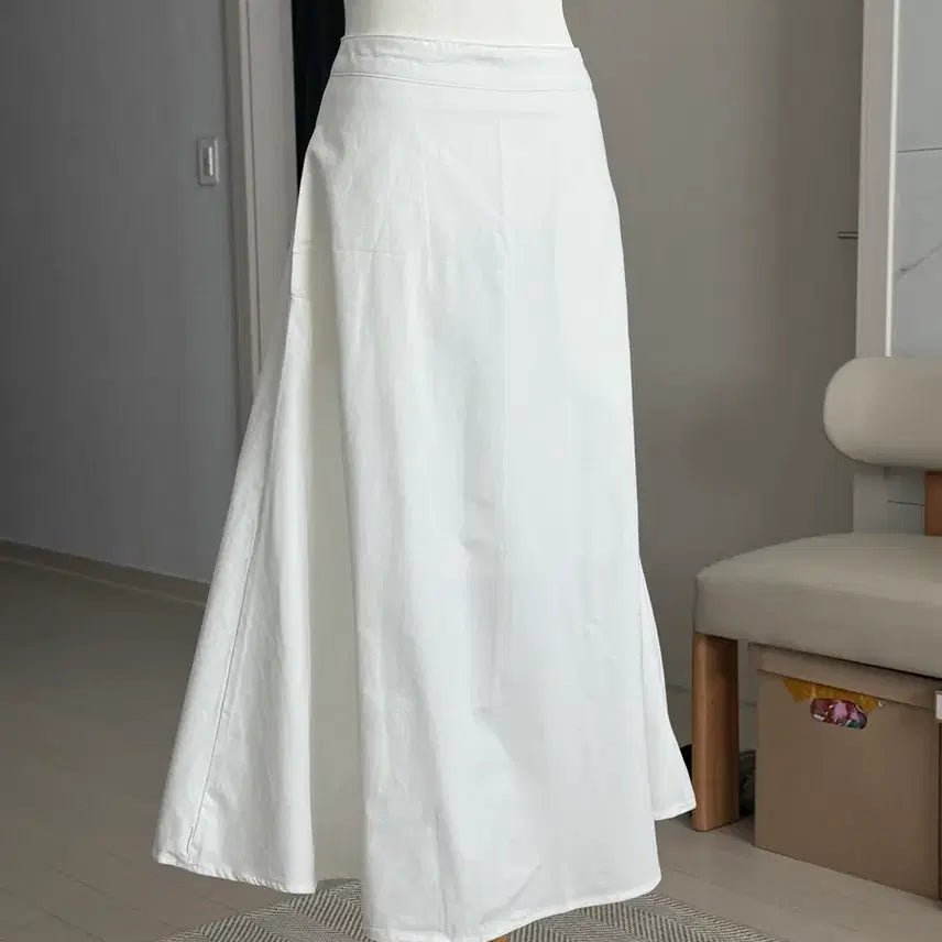 [BUNJANG] White A-Line Midi Skirt / Vase 화이트 A라인 스커트