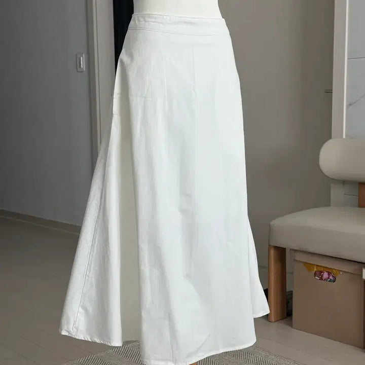 [BUNJANG] White A-Line Midi Skirt / Vase 화이트 A라인 스커트