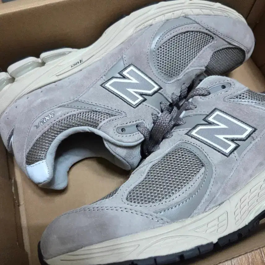 [BUNJANG] New Balance 2002R Grey / 뉴발란스 2002R 그레이 새상품 (280)