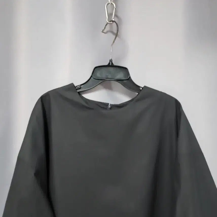 [SOLD OUT] 라운드넥 7부 소매 퍼프 블라우스