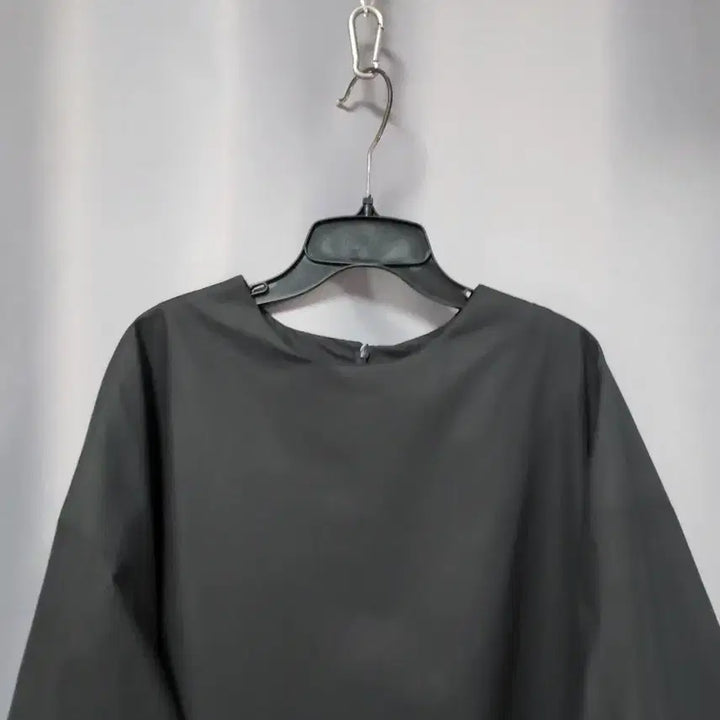 [SOLD OUT] 라운드넥 7부 소매 퍼프 블라우스