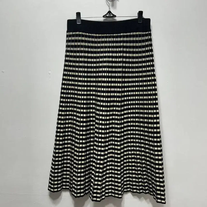 [BUNJANG] Knit Pleated Skirt Black/Ivory Check / 니트 플리츠 스커트 블랙/아이보리 체크 F
