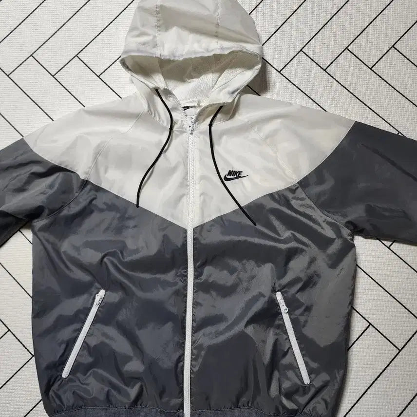 [BUNJANG] Nike Windrunner Jacket Size 100 / 나이키윈드러너(100)