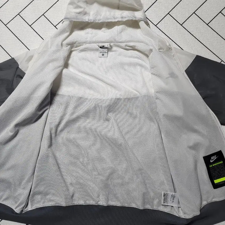 [BUNJANG] Nike Windrunner Jacket Size 100 / 나이키윈드러너(100)