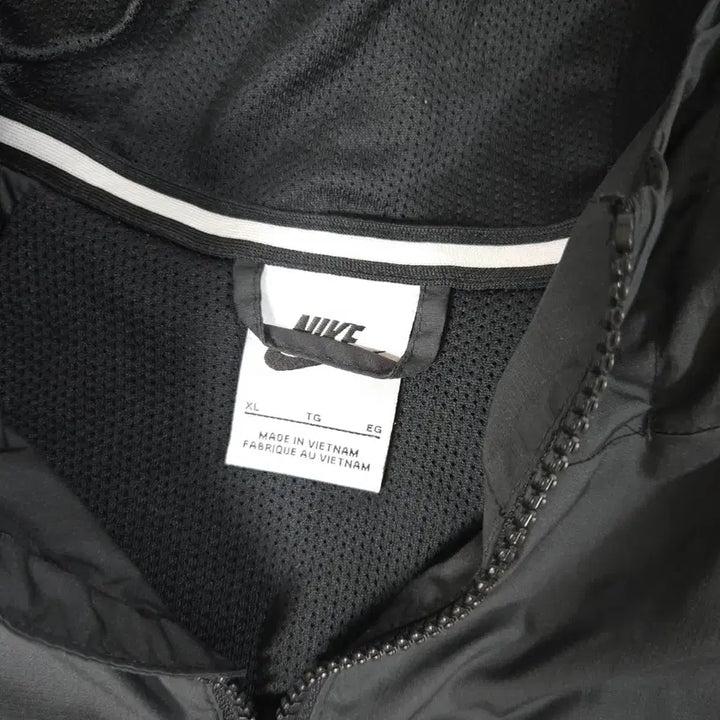 [BUNJANG] Nike Black Hooded Windbreaker / 나이키 바람막이 블랙 후드 집업
