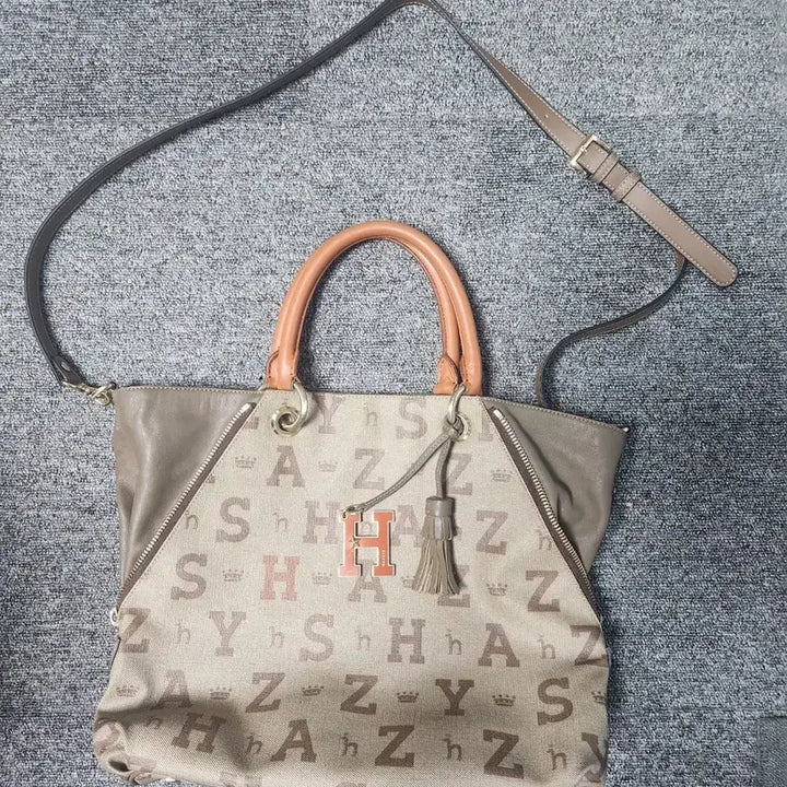 [BUNJANG] Hazzys Logo Pattern Tote Bag with Detachable Strap / 헤지스 가방-정품