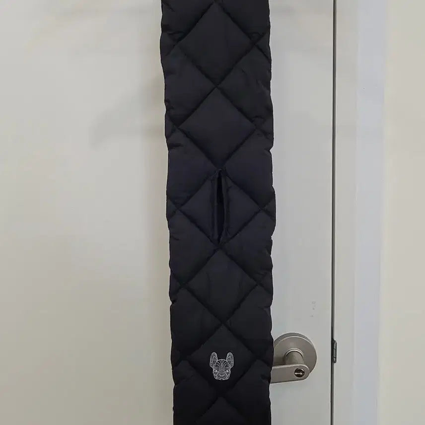 [BUNJANG] Life Work Black Diamond Quilting Logo Patch Padded Muffler / 라이프워크 블랙 다이아몬드 퀼팅 로고패치 패디드 패딩 머플러