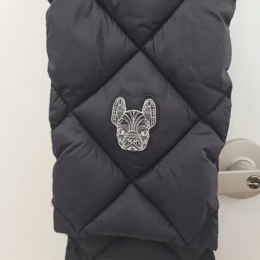 [BUNJANG] Life Work Black Diamond Quilting Logo Patch Padded Muffler / 라이프워크 블랙 다이아몬드 퀼팅 로고패치 패디드 패딩 머플러