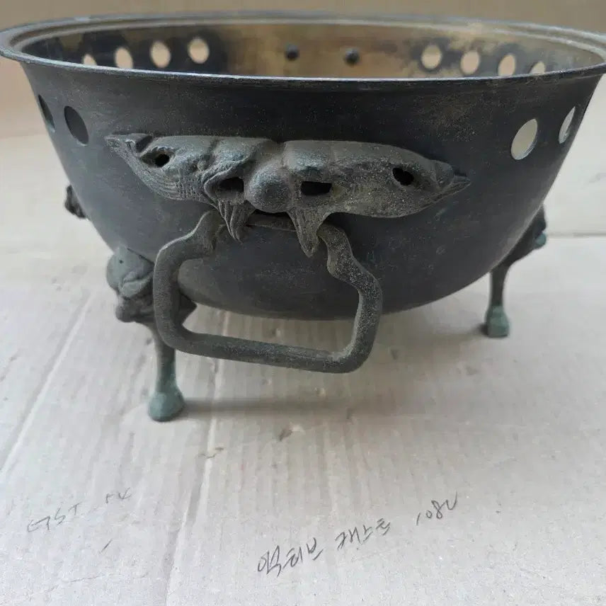 [BUNJANG] Antique Bronze Samjok Hwaro Brazier / 옛날  동  삼족화로입니다