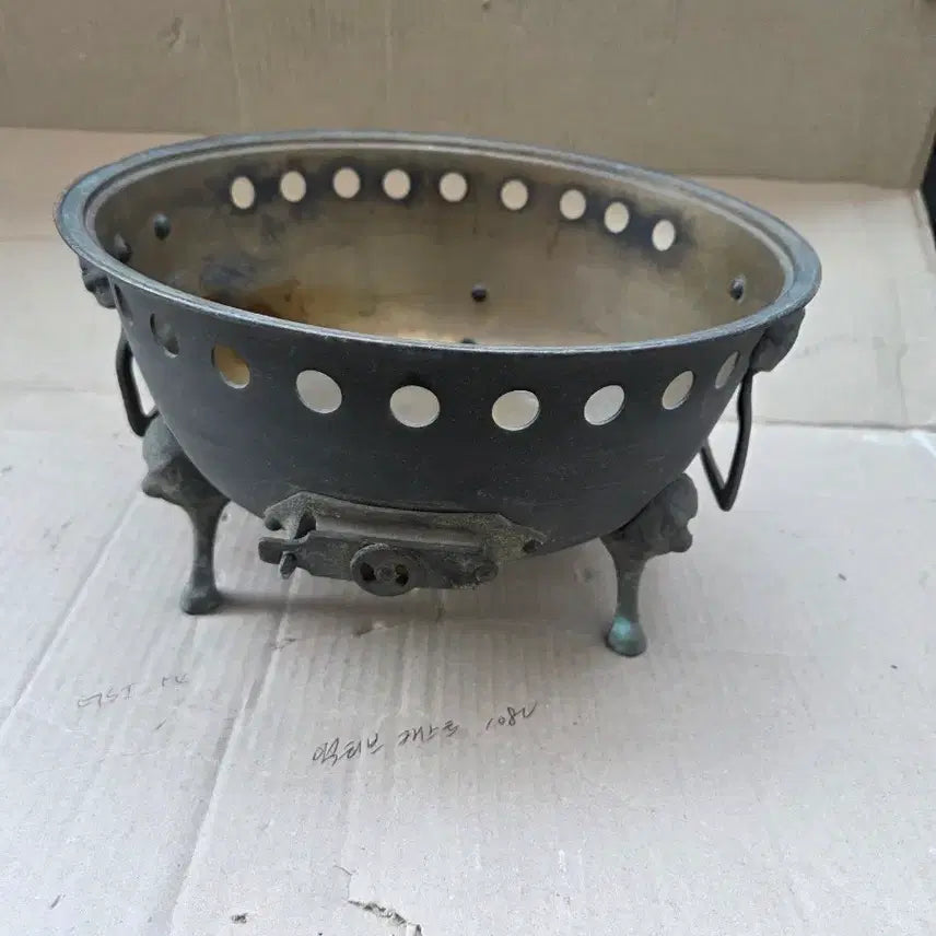 [BUNJANG] Antique Bronze Samjok Hwaro Brazier / 옛날  동  삼족화로입니다