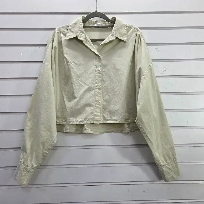 [BUNJANG] Eun-eun Green Beige Boxy Crop Shirt / 은은한 그린베이지 크롭형 박시 남방 /보물찾기천사