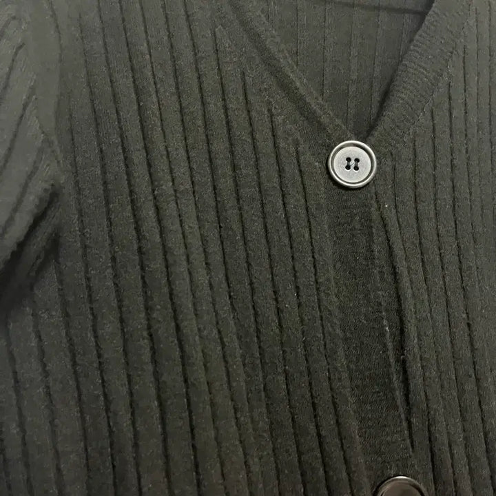 [BUNJANG] Black Button Long Sleeve Top / 검정 단추 긴팔티