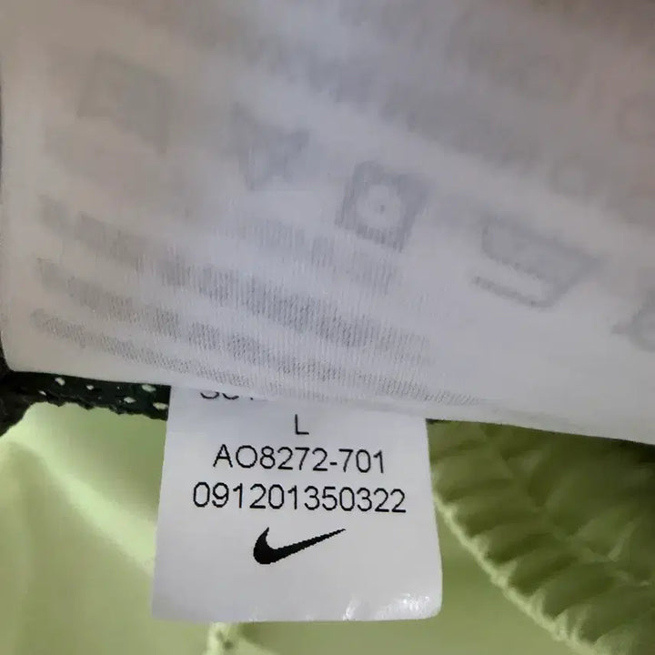 [BUNJANG] Nike ACG Woven Shorts Barely Volt - L / (L) 나이키 ACG 우븐 쇼츠 베얼리 볼트 - US/EU