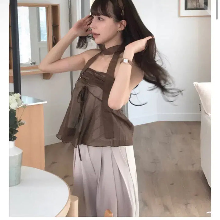 [BUNJANG] Cloud Emotion Brown Halterneck Shirring Blouse / 완전새거) 클라우드이모션 ) 번따룩 브라운 홀터넥 셔링 블라우스