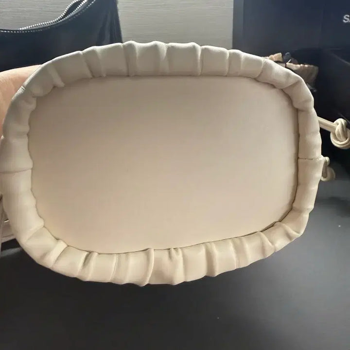 [BUNJANG] Ivory Pleated Drawstring Mini Bag / 아이보리 플리츠 미니 복조리백