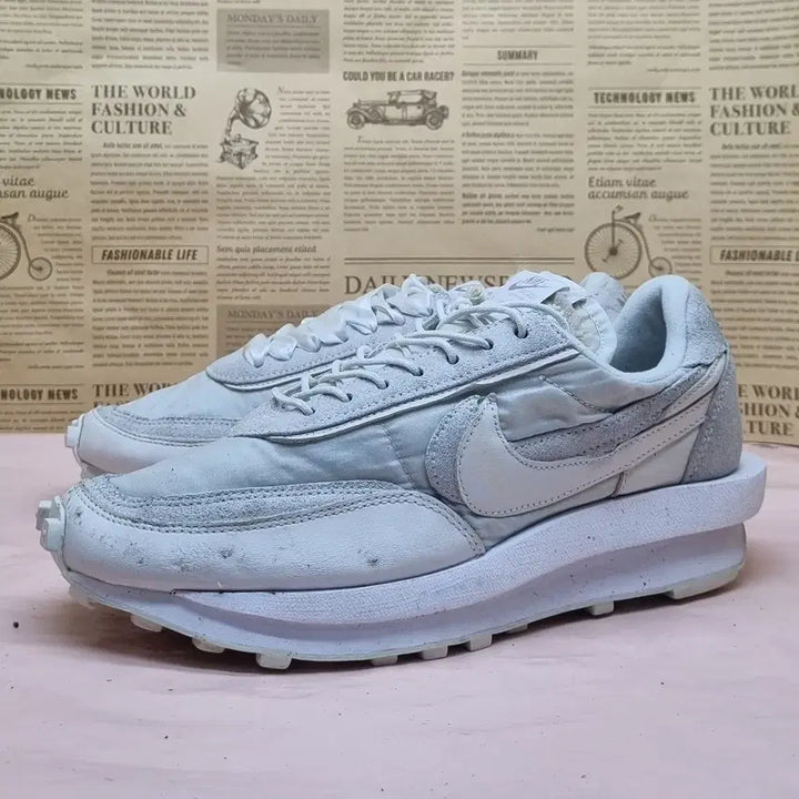 [BUNJANG] Nike x Sacai White Sneakers / 나이키x사카이 화이트 운동화275
