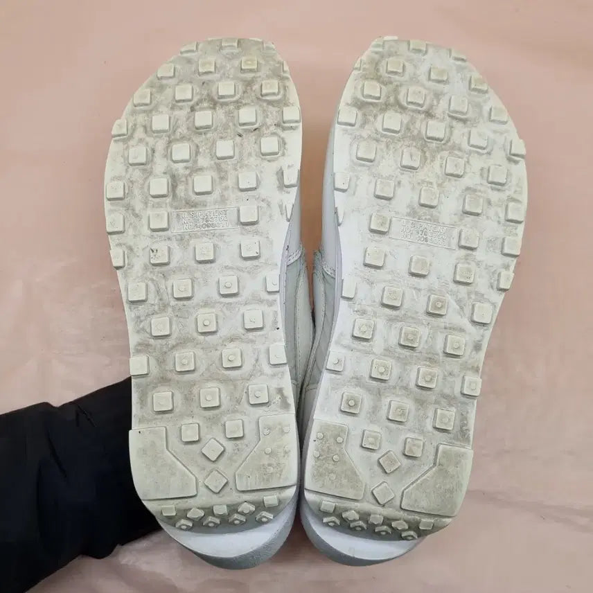 [BUNJANG] Nike x Sacai White Sneakers / 나이키x사카이 화이트 운동화275