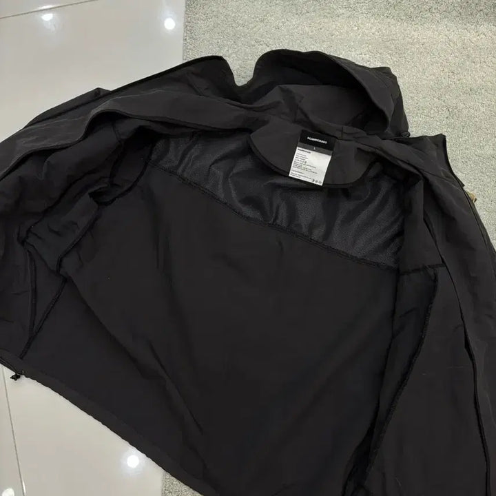 [BUNJANG] Roaringrad Utility Windbreaker Charcoal L / 로어링라드 / 유틸리티 윈드 브레이커 / L