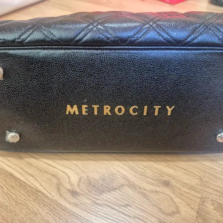 [BUNJANG] Metrocité Quilting Chain Tote Bag Black / 메트로시티 퀼팅 체인 토트백 블랙