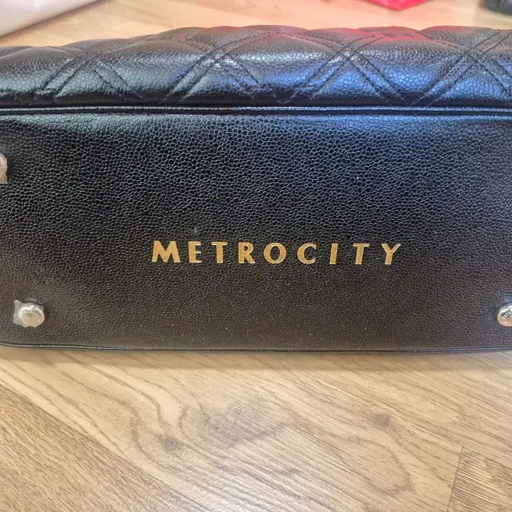 [BUNJANG] Metrocité Quilting Chain Tote Bag Black / 메트로시티 퀼팅 체인 토트백 블랙