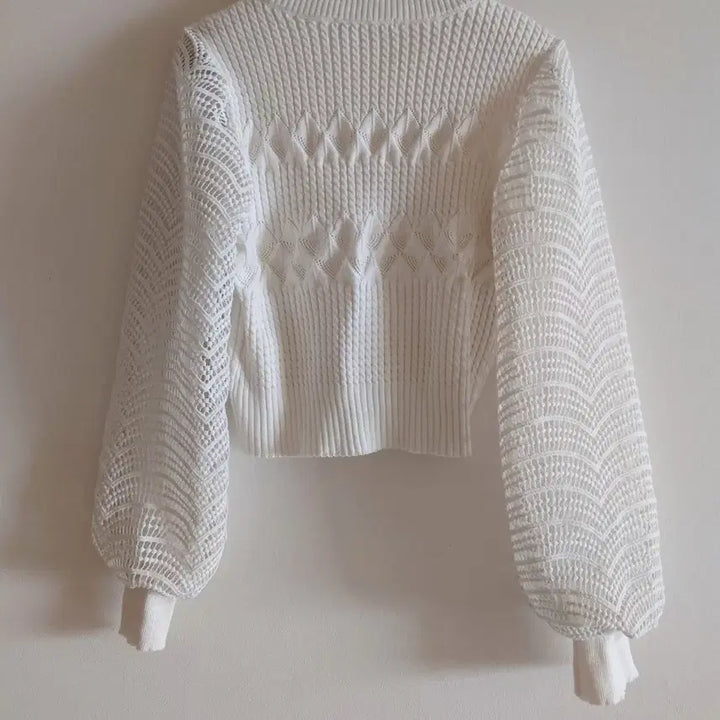 [BUNJANG] Haylynn White Knit Crop Blouse / Haylynn 화이트 니트 크롭 블라우스