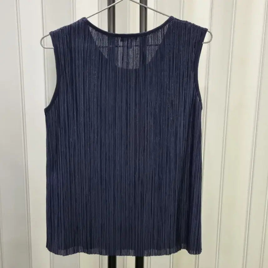 [BUNJANG] Plastic Island Navy Pleated Sleeveless Top / 플라스틱아일랜드 네이비 플리츠 민소매