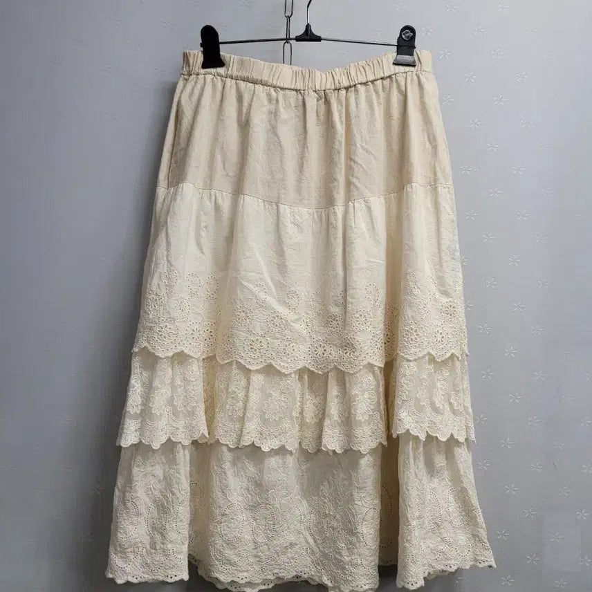 [BUNJANG] Ivory Punching Lace Long Skirt / 아이보리 펀칭 레이스 롱 스커트