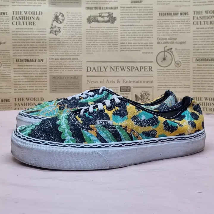 [BUNJANG] Vans x Crayola Authentic Sneakers (260mm) / 반스x크레욜라 어센틱 스니커즈 260