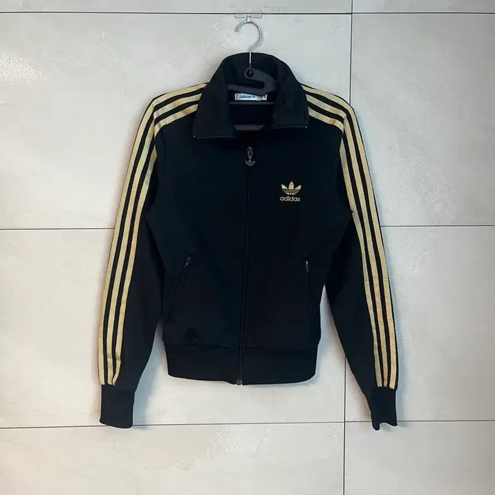 [BUNJANG] Adidas Jennie Firebird Track Jacket - Black/Gold / 아디다스 딱붙핏 제니깔 파이어버드 검,골 져지 블랙 [85]