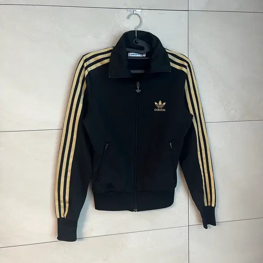 [BUNJANG] Adidas Jennie Firebird Track Jacket - Black/Gold / 아디다스 딱붙핏 제니깔 파이어버드 검,골 져지 블랙 [85]