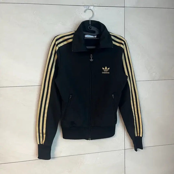 [BUNJANG] Adidas Jennie Firebird Track Jacket - Black/Gold / 아디다스 딱붙핏 제니깔 파이어버드 검,골 져지 블랙 [85]