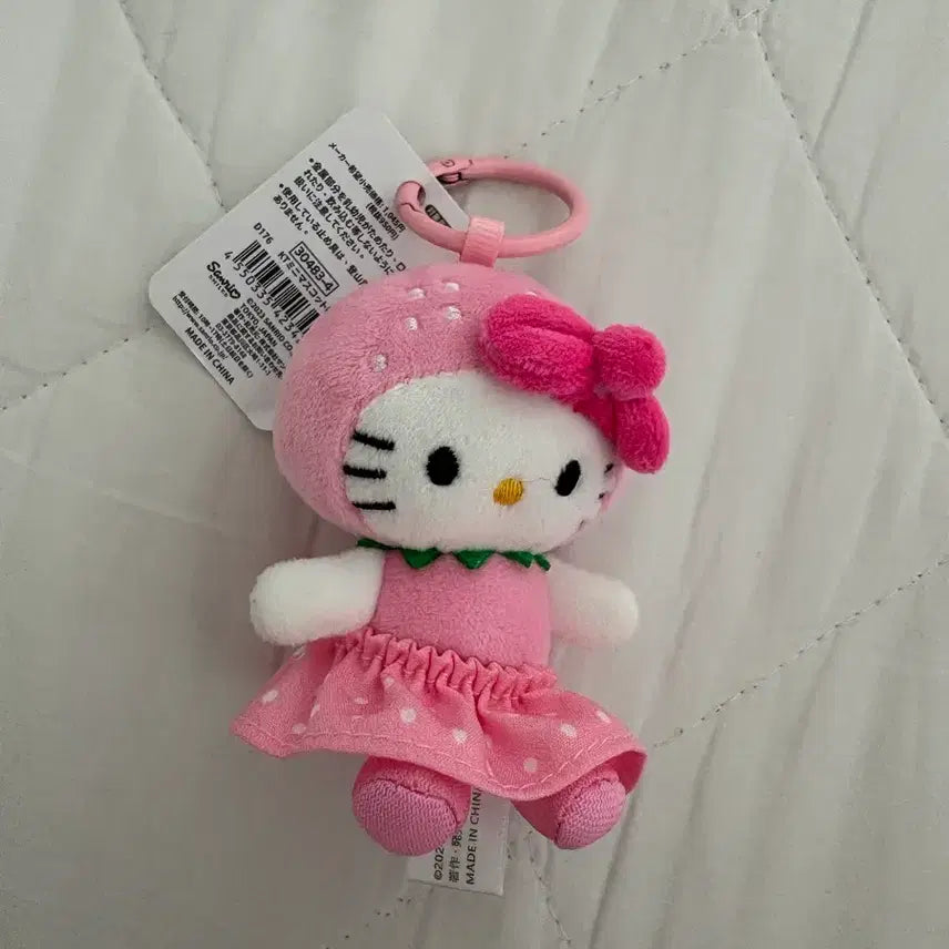 [BUNJANG] Hello Kitty Strawberry Mini Doll Keychain / 헬로키티 딸기 미니 인형 키링