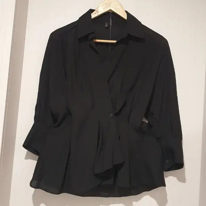 [BUNJANG] Double Cocojay Black Wrap Blouse / 더블코코제이 브랜드의 블랙 랩 블라우스