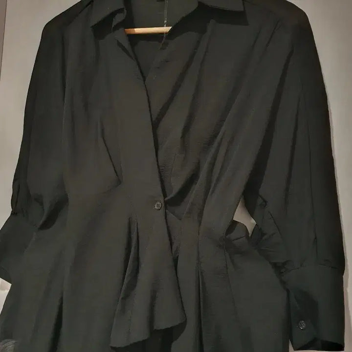 [BUNJANG] Double Cocojay Black Wrap Blouse / 더블코코제이 브랜드의 블랙 랩 블라우스