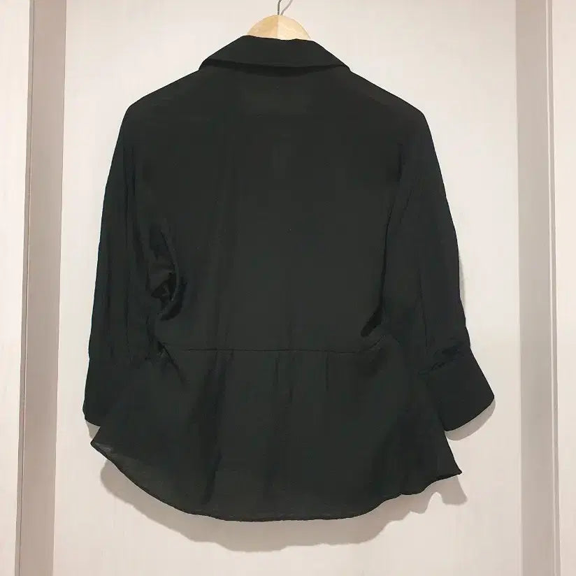 [BUNJANG] Double Cocojay Black Wrap Blouse / 더블코코제이 브랜드의 블랙 랩 블라우스