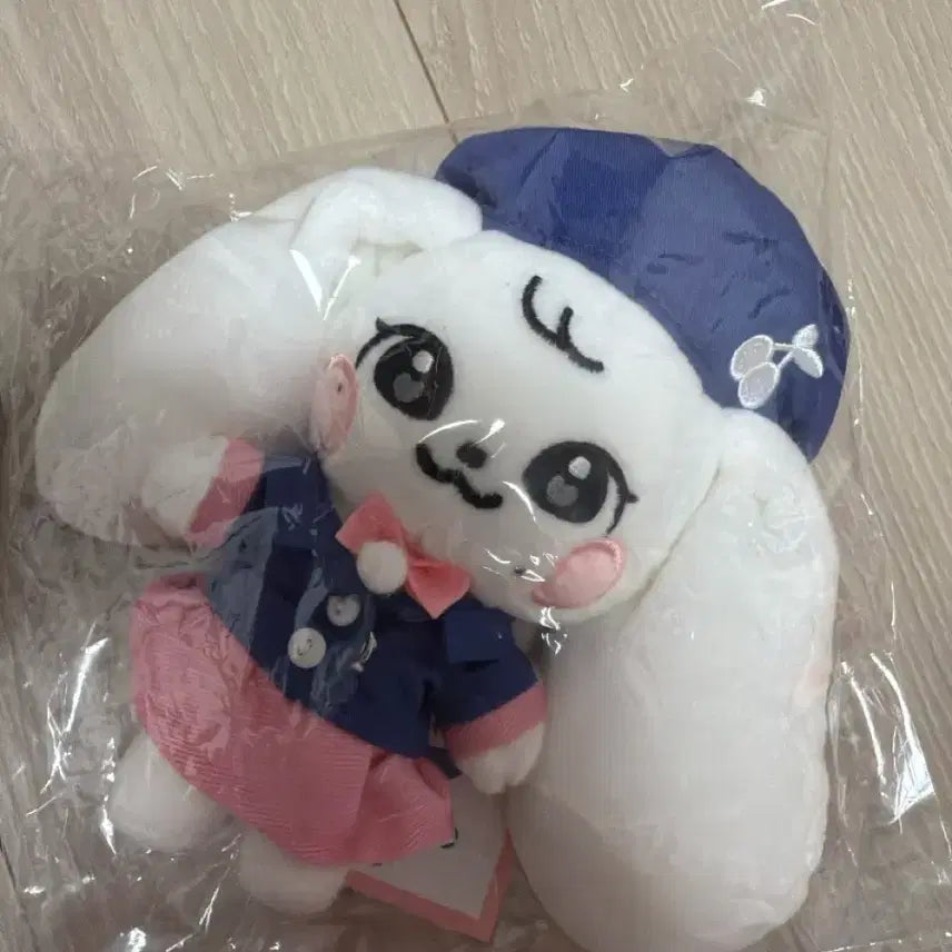 [BUNJANG] IVE MiniB Cherry School Keyring / 행운이 깃들다님