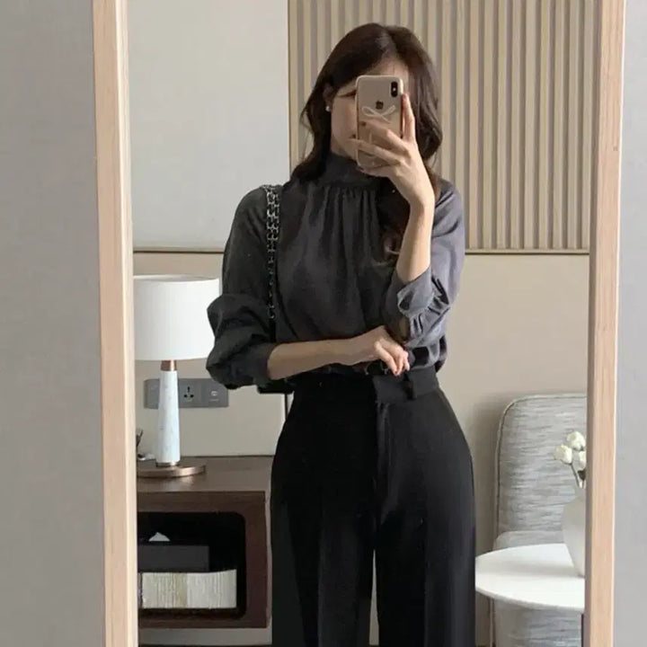 [BUNJANG] Everymorning Leaf Half-Neck Satin Blouse / 에브리모닝 리프 하프넥 샤틴 하객룩 타이 블라우스