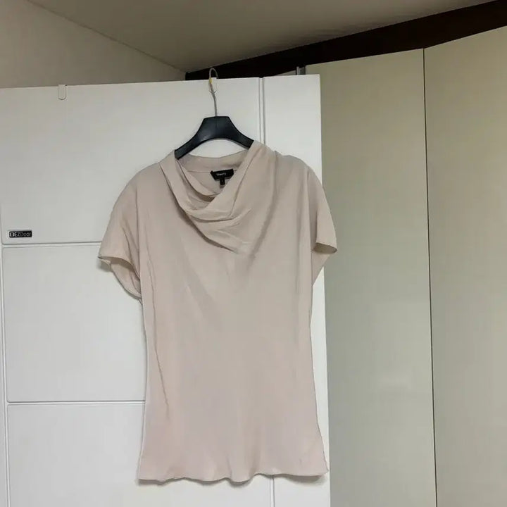 [BUNJANG] Theory Silk Drape Blouse - Size S / 띠어리 실크 드레이프 블라우스 S