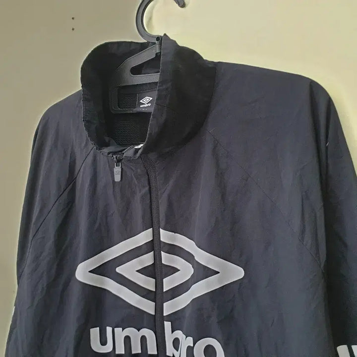 [BUNJANG] Umbro Big Logo Windbreaker Jacket (Size 95) / [95] 엄브로 빅로고 바람막이