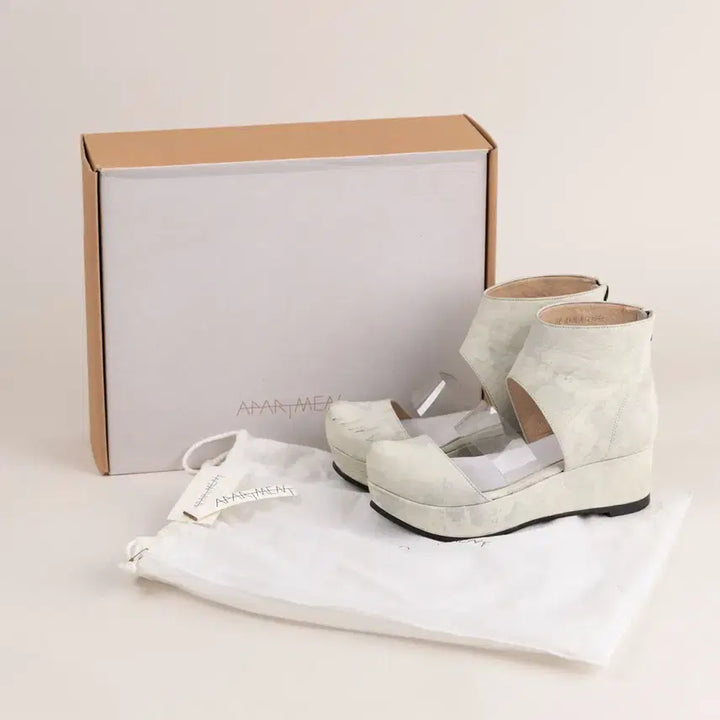 [BUNJANG] Flat Apartment Hanbok Motif Wedge Heel Boots / 플랫아파트먼트 한복 신발 모티브 웨지힐 부츠 240 플랫폼
