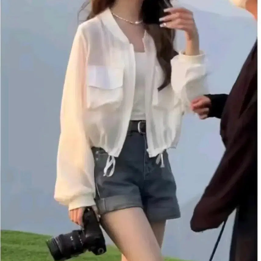 [BUNJANG] White Cropped Windbreaker Jacket / 화이트 크롭 바람막이 자켓.새상품